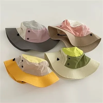 Chapeau de seau en couleur